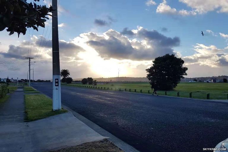 Photo of property in 7 Waterfront Road, Mangere Bridge, Auckland, 2022