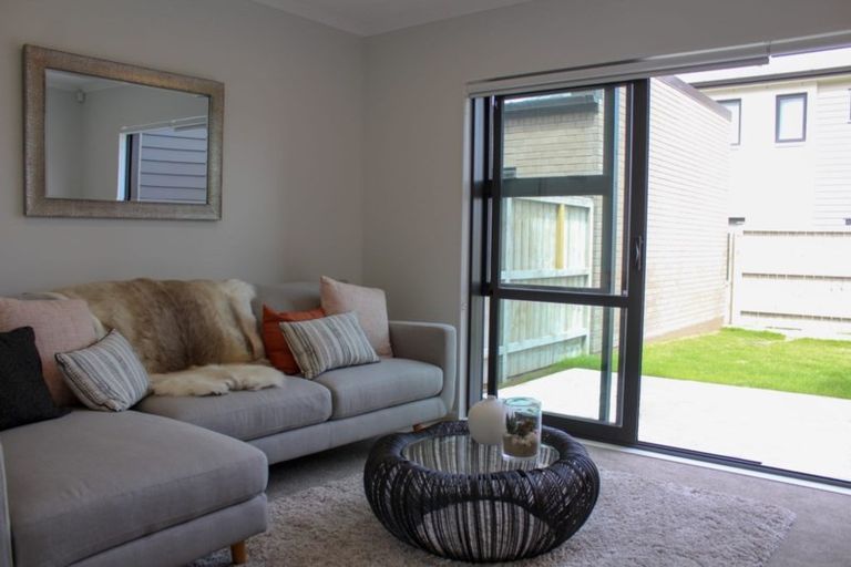 Photo of property in 11 Pepene Avenue, Takanini, 2112