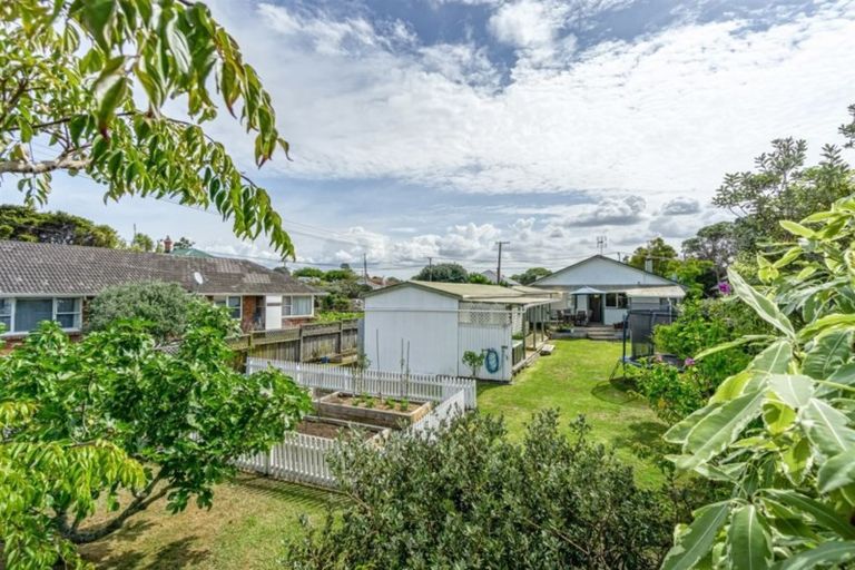 Photo of property in 17 Gladstone Road, Northcote, Auckland, 0627