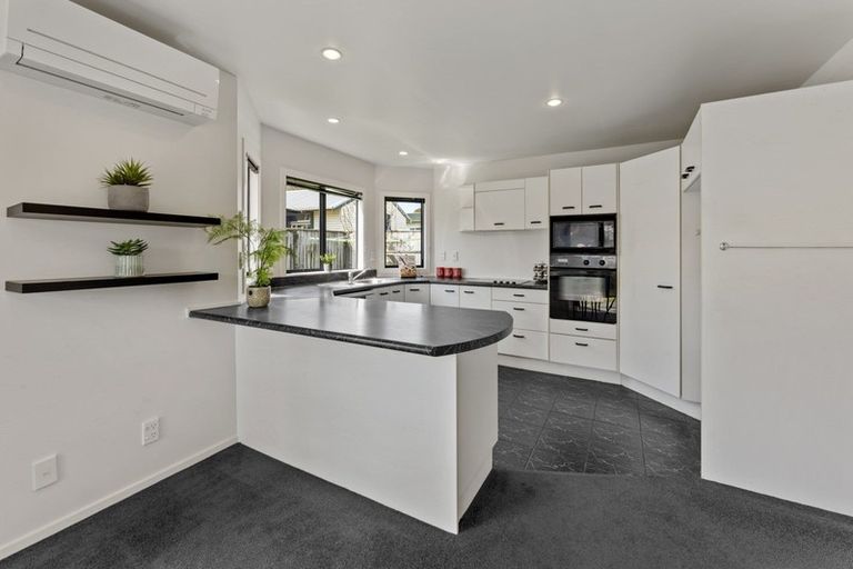 Photo of property in 22 Granville Street, Silverstream, Upper Hutt, 5019