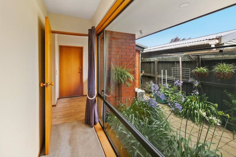 Photo of property in 2/113 Avonhead Road, Avonhead, Christchurch, 8042