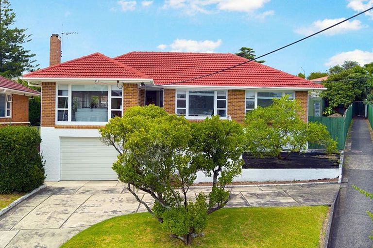 Photo of property in 38 Kohekohe Street, New Lynn, Auckland, 0600