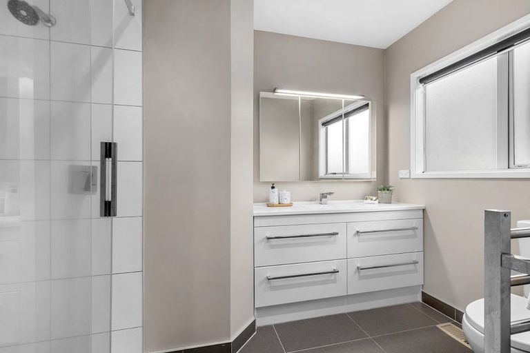 Photo of property in 100 Larsen Crescent, Tawa, Wellington, 5028