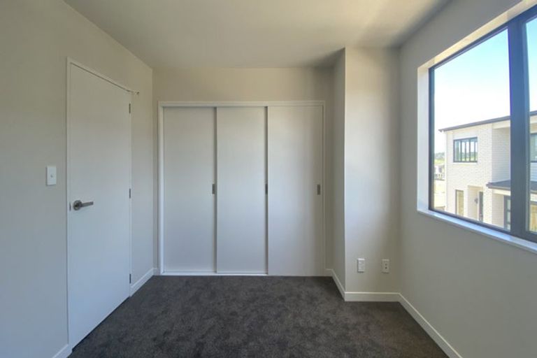 Photo of property in 2/86 Fred Taylor Drive, Westgate, Auckland, 0814