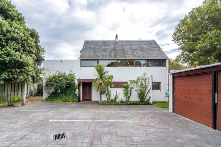 Photo of property in 102 Beachville Road, Redcliffs, Christchurch, 8081