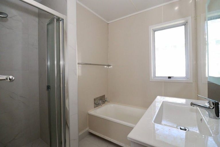 Photo of property in 28 Glynnbrooke Street, Te Atatu South, Auckland, 0610