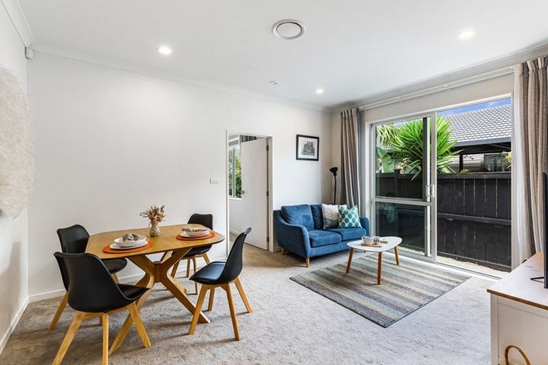 Photo of property in 9 Walter Ruddock Avenue, Kumeu, 0810