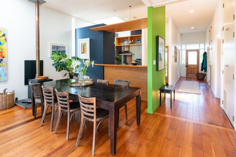 Photo of property in 15 Garfield Street, Brooklyn, Wellington, 6021