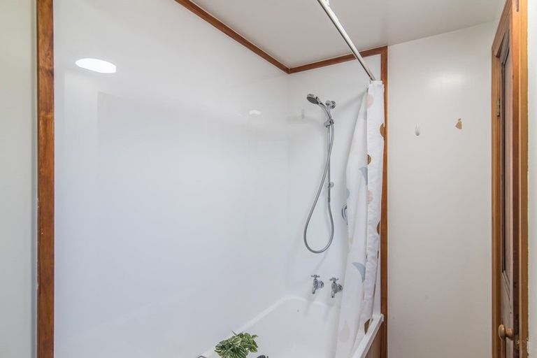 Photo of property in 20 Glendavar Street, Berhampore, Wellington, 6023