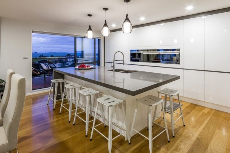 Photo of property in 37 Te Oneroa Way, Long Bay, Auckland, 0630