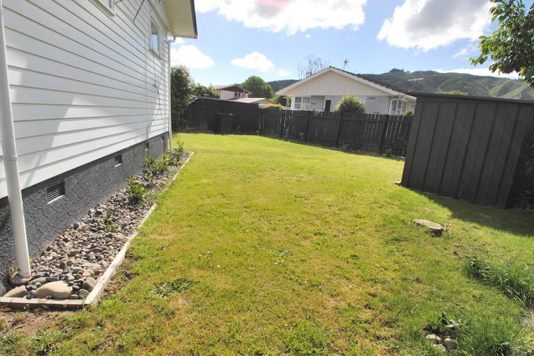 Photo of property in 5 Ruru Crescent, Heretaunga, Upper Hutt, 5018