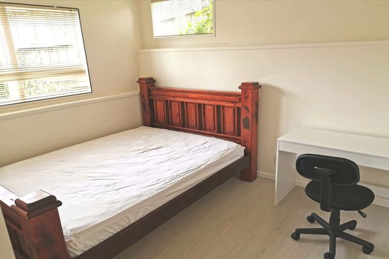 Photo of property in 685 Beach Road, Rothesay Bay, Auckland, 0630