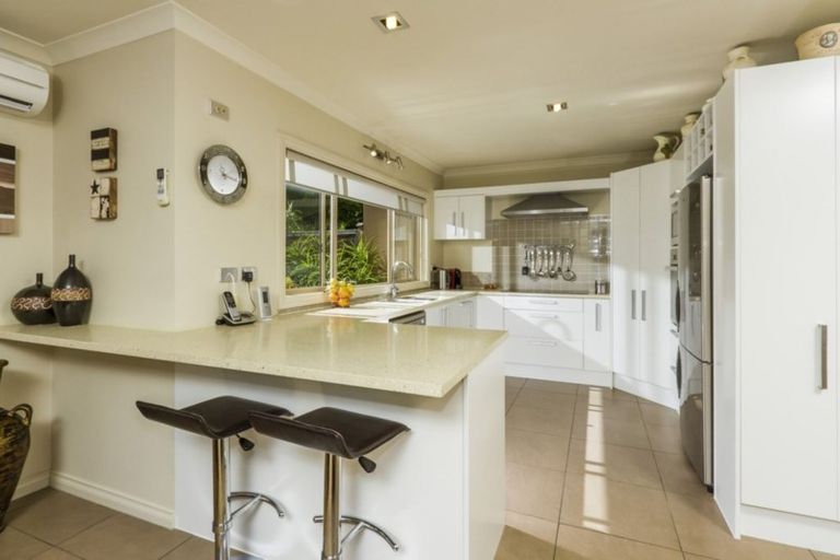 Photo of property in 58 English Oak Drive, Schnapper Rock, Auckland, 0632