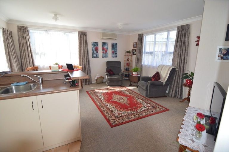 Photo of property in 44 William Wong Place, Carterton, 5713