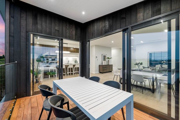 Photo of property in 29 Kumukumu Road, Long Bay, Auckland, 0630