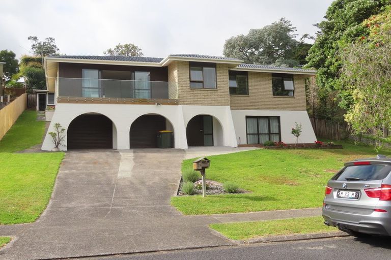 Photo of property in 29 Lastel Place, Shelly Park, Auckland, 2014