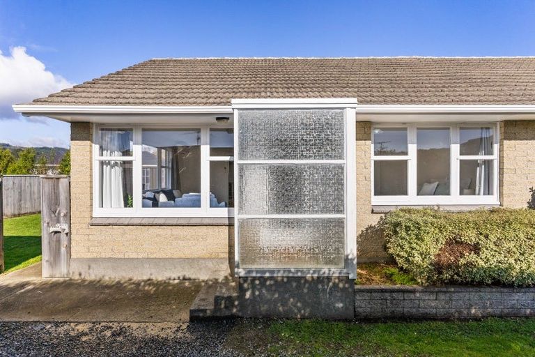 Photo of property in 20a Parera Grove, Heretaunga, Upper Hutt, 5018