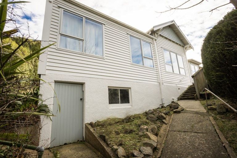Photo of property in 32 Adderley Terrace, Ravensbourne, Dunedin, 9022