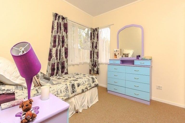 Photo of property in 2/49 Fortunes Road, Half Moon Bay, Auckland, 2012