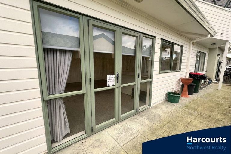 Photo of property in 151c Colwill Road, Massey, Auckland, 0614