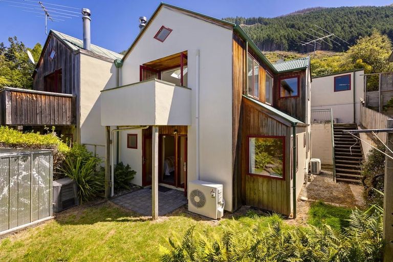 Photo of property in 22b Evergreen Place, Sunshine Bay, Queenstown, 9300