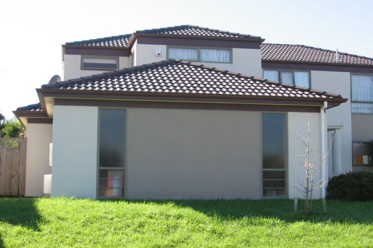 Photo of property in 5 Noel Williams Place, Windsor Park, Auckland, 0630