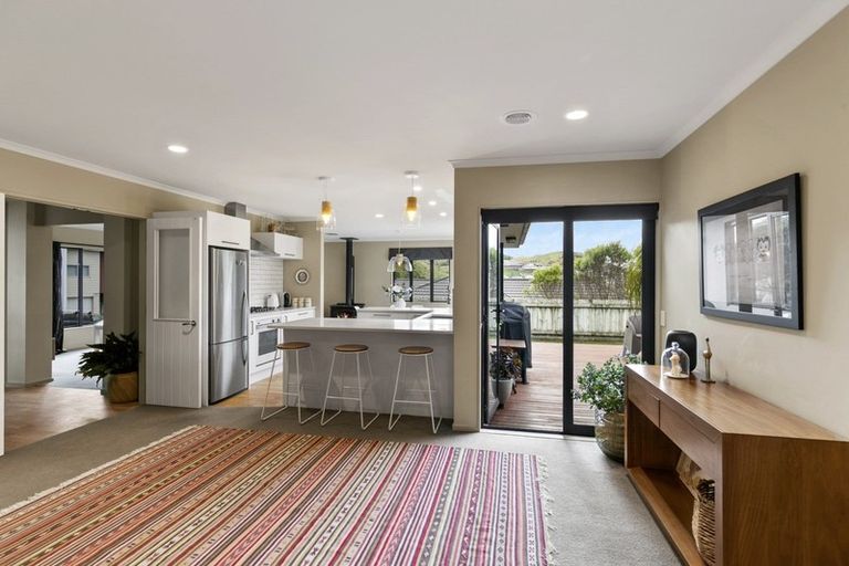 Photo of property in 19 Erlestoke Crescent, Churton Park, Wellington, 6037