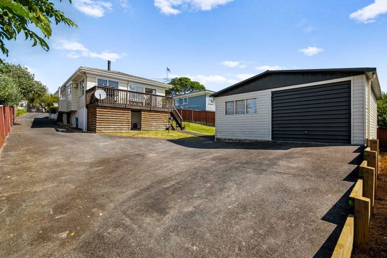 Photo of property in 16 Arlette Place, Massey, Auckland, 0614