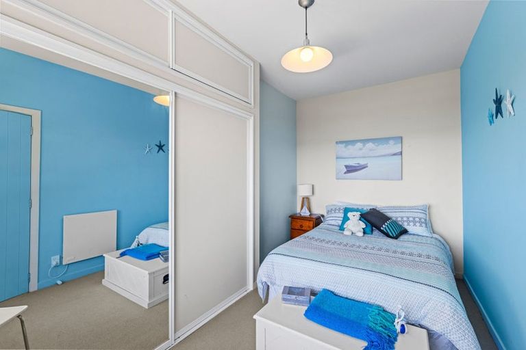 Photo of property in 24 Maffeys Road, Mount Pleasant, Christchurch, 8081