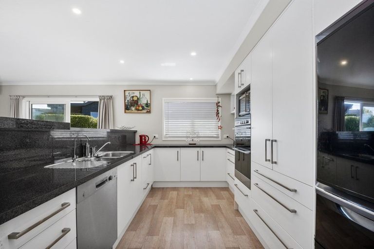 Photo of property in 6 Rogers Place, Kinloch, Taupo, 3377