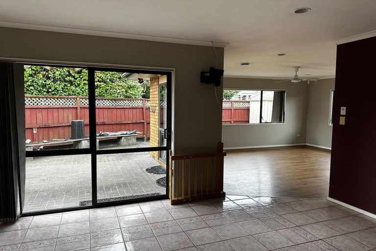 Photo of property in 1/47 Carnoustie Drive, Wattle Downs, Auckland, 2103