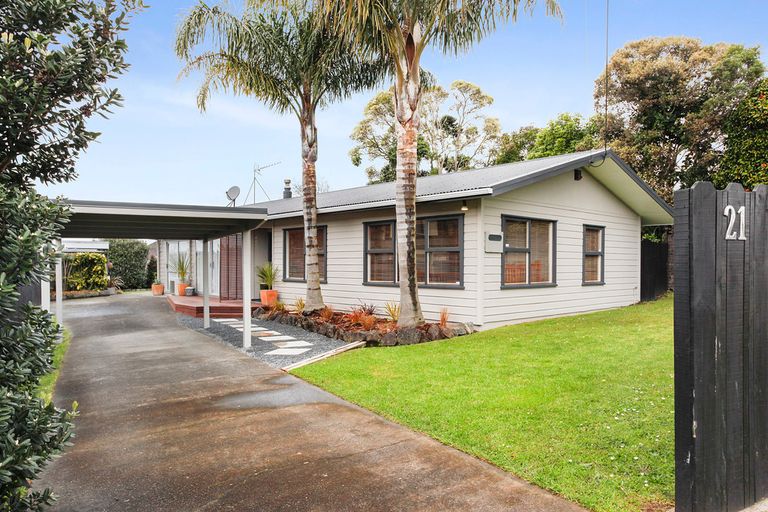 Photo of property in 21 Hepburn Road, Glendene, Auckland, 0602