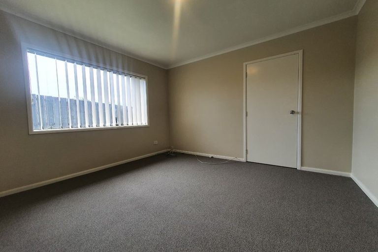 Photo of property in 14 Glenveagh Park Drive, Weymouth, Auckland, 2103