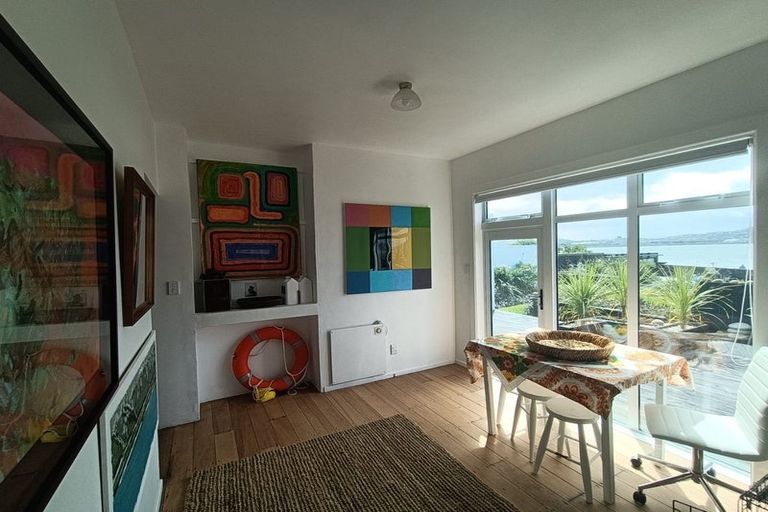 Photo of property in 277 Queens Drive, Lyall Bay, Wellington, 6022