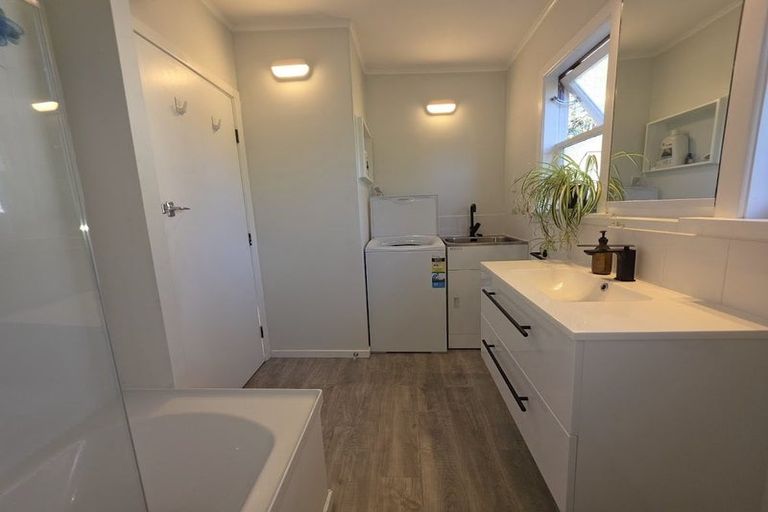 Photo of property in 24 Alexander Road, Raumati Beach, Paraparaumu, 5032