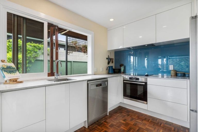 Photo of property in 2/36 Beulah Avenue, Rothesay Bay, Auckland, 0630