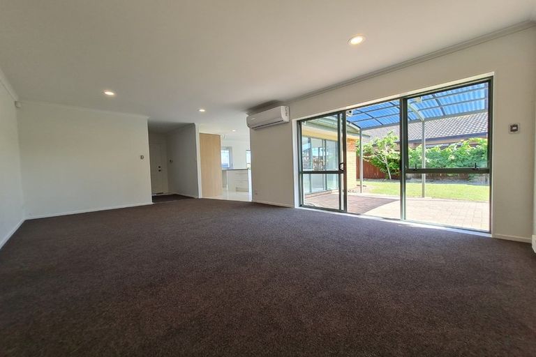Photo of property in 33 Sandwick Drive, Weymouth, Auckland, 2103