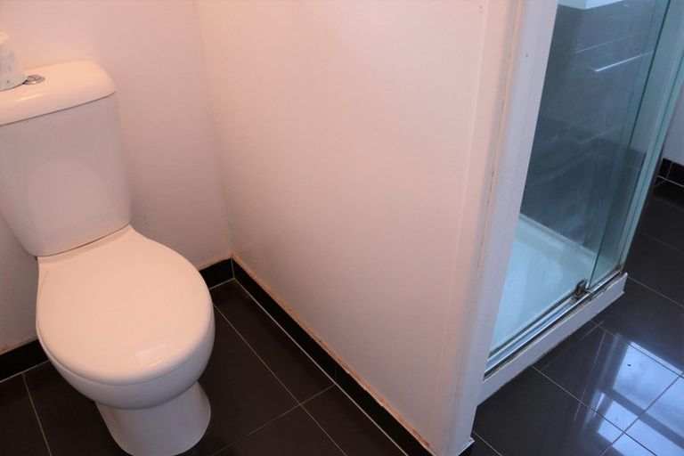 Photo of property in 27 Glenfern Road, Mellons Bay, Auckland, 2014