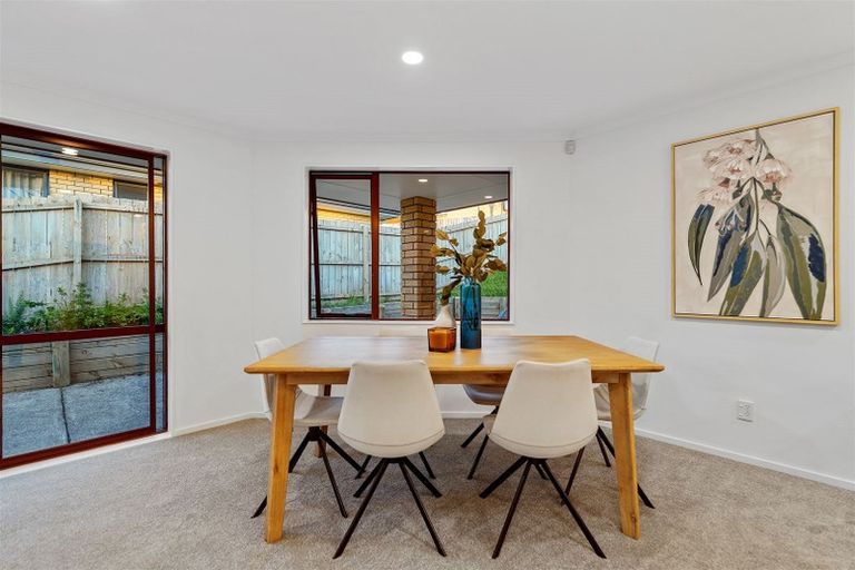 Photo of property in 5 Marbella Crescent, Oteha, Auckland, 0632