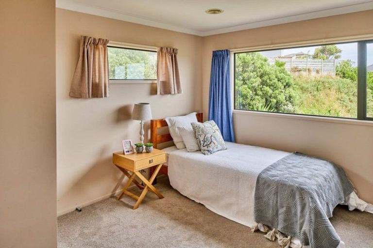 Photo of property in 9 Aspiring Terrace, Aotea, Porirua, 5024