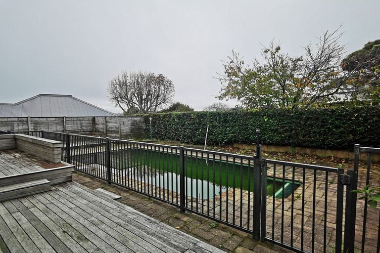 Photo of property in 3 Santa Rosa Terrace, Forrest Hill, Auckland, 0620