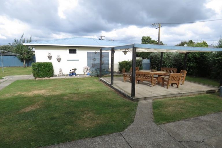 Photo of property in 12 John Street, Levin, 5510