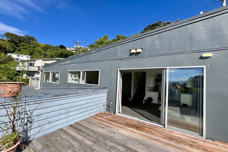 Photo of property in 2/127 Raroa Road, Aro Valley, Wellington, 6012