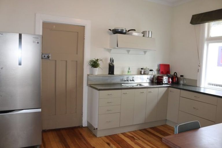 Photo of property in 12 Lyndhurst Street, Takaro, Palmerston North, 4412