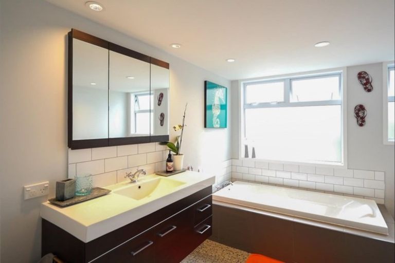 Photo of property in 3 Walton Road, Paraparaumu Beach, Paraparaumu, 5032