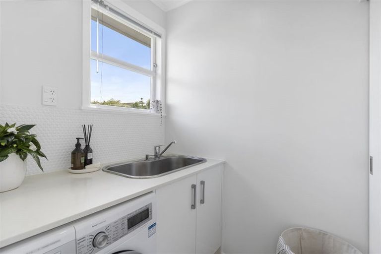 Photo of property in 17b Roseneath Place, Birkdale, Auckland, 0626