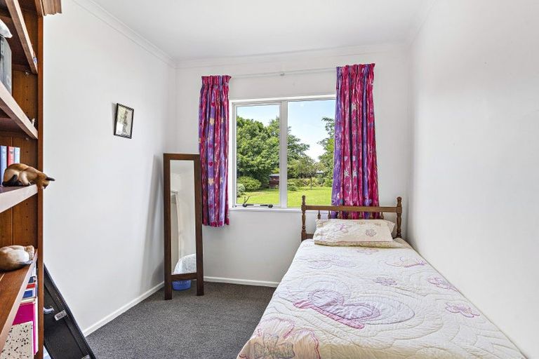 Photo of property in 2 Daffodil Grove, Carterton, 5713