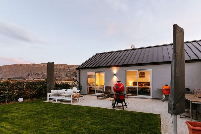 Photo of property in 8 Mcdonald Street, Wanaka, 9305