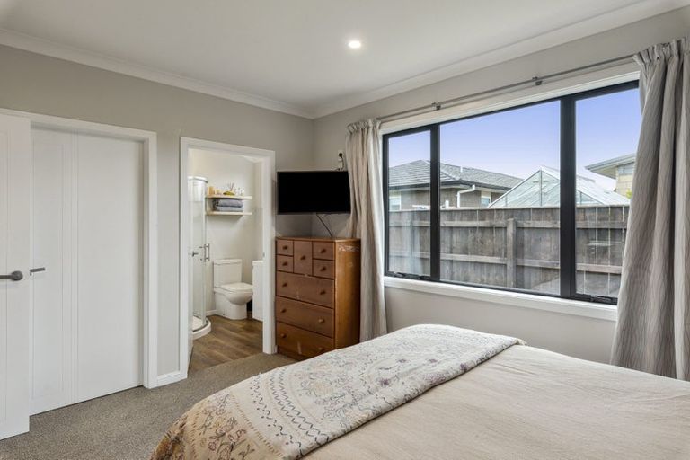 Photo of property in 8 Christow Court, Paraparaumu, 5032