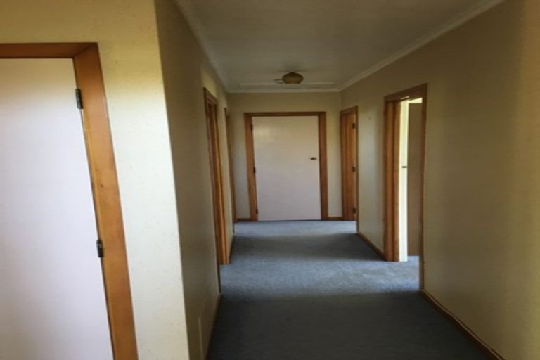 Photo of property in 60 Hogans Road, Glenfield, Auckland, 0629